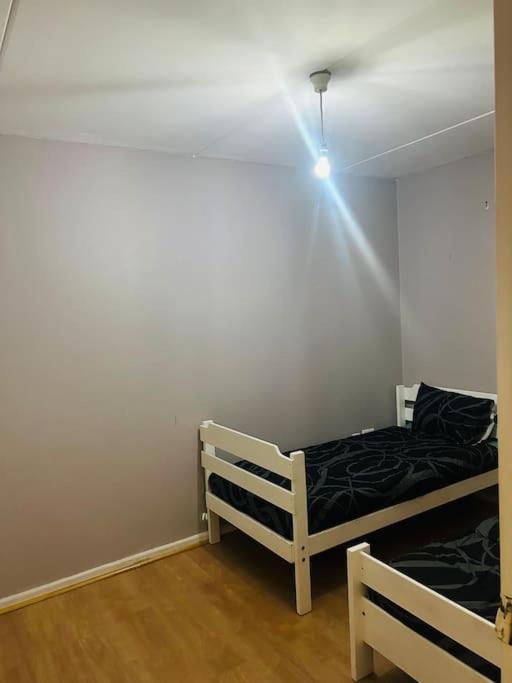 Zithelo Contractors/backpackers Cape Town
