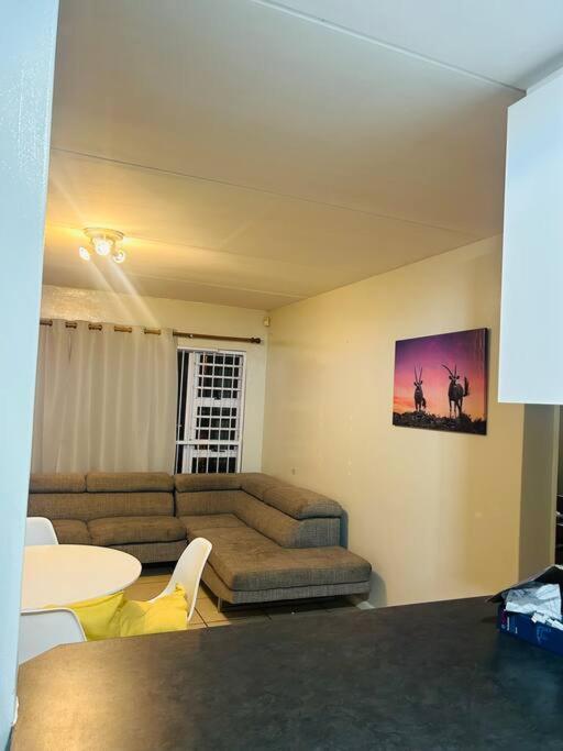 Zithelo Contractors/backpackers Apartment Cape Town