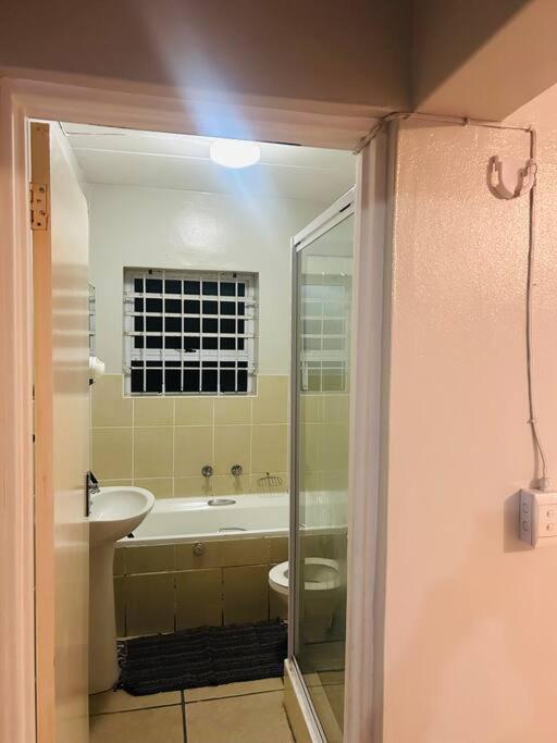 Zithelo Contractors/backpackers Apartment *