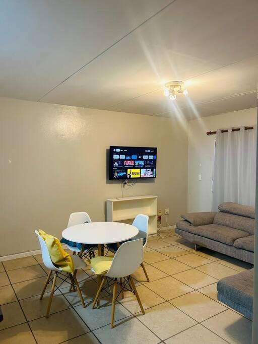 Apartment Zithelo Contractors/backpackers